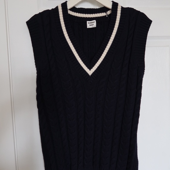 Aritzia Sunday Best Winston Sweater Vest Navy Size XXS - Picture 2 of 5